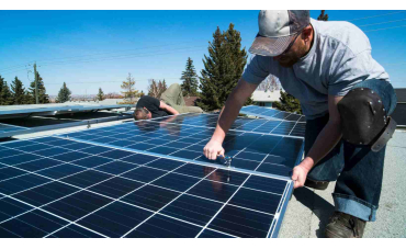Zonne-energie in Europa: Misvattingen over zonnepanelen en hun impact ontkrachten  Zonne-energie in Europa: Misvattingen over zonnepanelen en hun impact ontkrachten